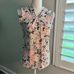 Women’s blouse. White with floral print. Stretchy. Size S. Comfortable.
